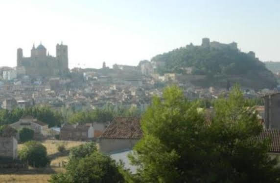 Apartamentos Mequedo Alcañiz Dış mekan fotoğraf